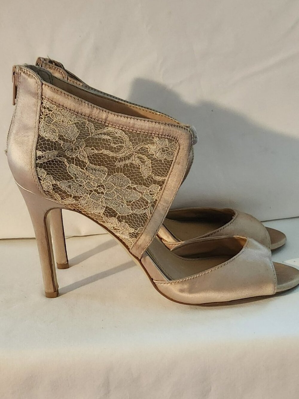 Jessica Simpson heels sz 7.5 M lace cage leather sole champagne color GUC